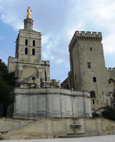 Avignon la cathedrale notre dame des doms routes touristiques du vaucluse guide du tourisme de provence alpes cote d azur