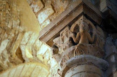 Bernay abbaye notre dame chapiteau scupte routes touristiques d e l eure guide touristique de la haute normandie