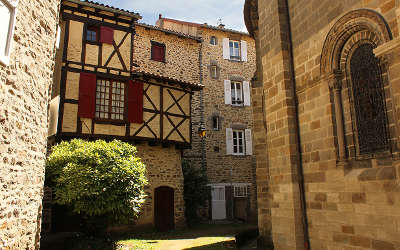 Blesle ruelles plus beaux villages de france routes touristiques de haute loire guide touristique auvergne