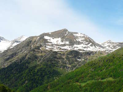Cazeaux de larboust route des cols des pyrenees guide du tourisme de la haute garonne
