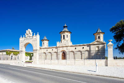 Chateau cos d estournel sur la route des vins de bordeaux route des chateaux guide du tourisme de la gironde aquitaine