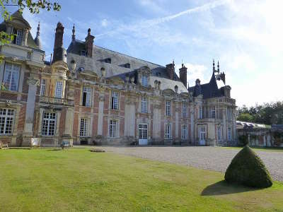 Chateau de miromesnil facade sud routes touristiques de seine maritime guide du tourisme de haute normandie