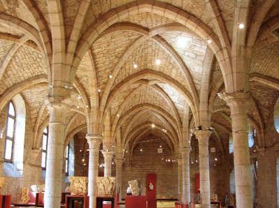 Dijon abbaye de saint benigne musee archeologique scriptorium routes touristiques de la cote d or guide touristique de bourgogne