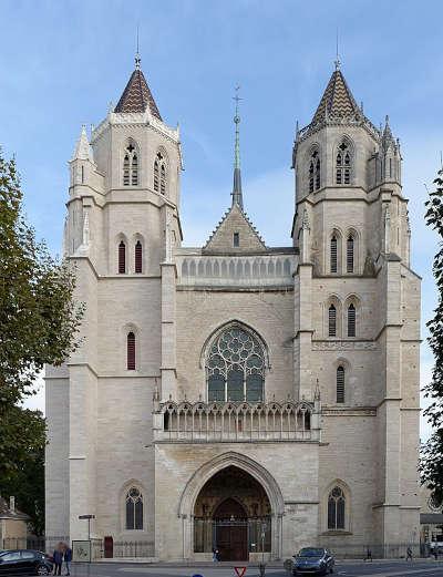 Dijon ville d art et d histoire cathedrale saint benigne routes touristiques de la cote d or guide touristique de bourgogne