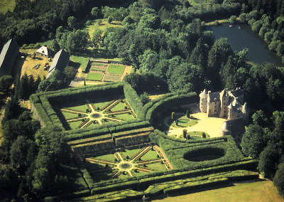 Jardin du chateau de cordes jardins remarquebles routes touristiques du puy de dome guide du tourisme d auvergne