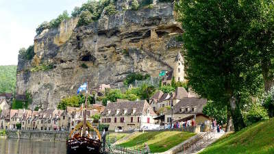 La roque gageac au bord de la dordogne plus beaux villages de france gabare routes touristiques de la dordogne guide touristique de nouvelle aquitaine