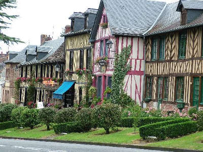 Le bec hellouin plus beaux villages les routes touristique de eure guide du tourisme normandie