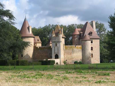 Le chateau de thoury route historique des chateaux d auvergne guide du tourisme de l allier