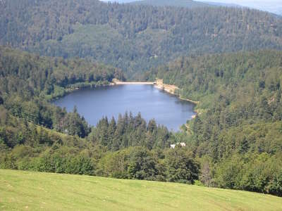 Le lac de la lande vu de la route des cretes guide touristique alsace