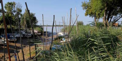 Le port de roque de thau route de la corniche fleurie guide du tourisme de gironde aquitaine