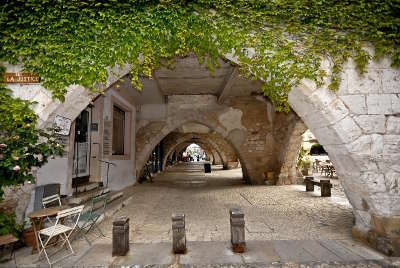 Monpazier bastide l un des plus beaux villages de france les routes touristiques de la dordogne guide touristique de nouvelle aquitaine