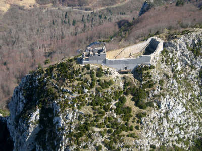 Montsegur le chateau les routes touristiques de ariege guide du tourisme midi pyrenees