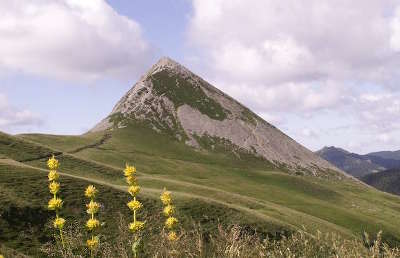 Puy griou routes touristiques du cantal guide touristique auvergne