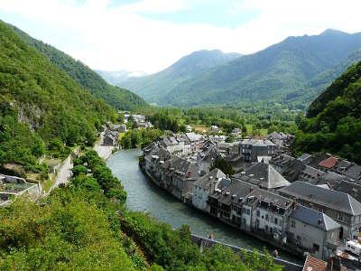 Saint beat et la garonne route des cols des pyrenees guide du tourisme de la haute garonne