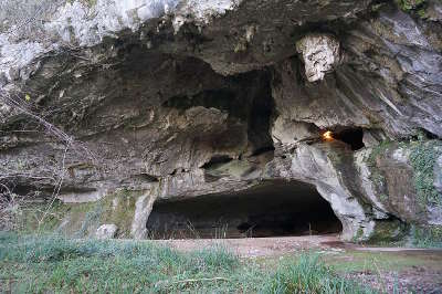 Sare entree des grottes plus beaux villages de france routes touristiques des pyrenees atlantiques guide du tourisme nouvelle aquitaine