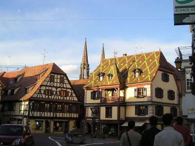 Toiture remarquable dans le centre d obernai route des vins d alsace guide du tourisme de l alsace