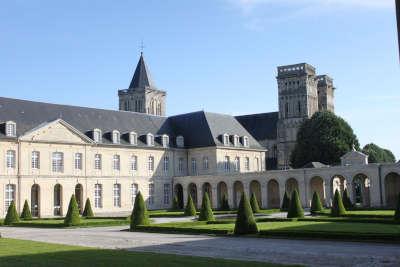 Abbaye aux dames caen routes touristiques du calvados guide touristique de normandie