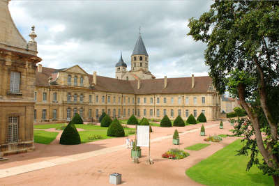 Abbaye de cluny routes touristiques en saone et loire guide du tourisme en bourgogne