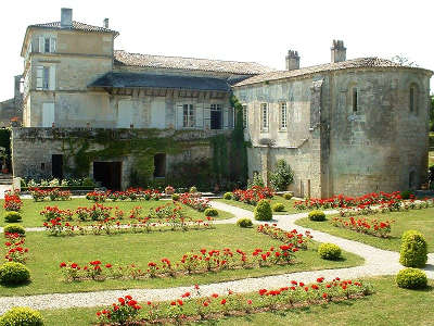 Abbaye de fontdouce route des tresors de saintonge guide du tourisme de la charente maritime