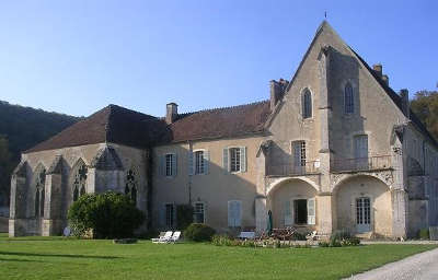 Abbaye de reigny routes touristiques dans l yonne guide du tourisme en bourgogne