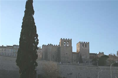 Abbaye saint victor de marseille facade routes touristiques des bouches du rhone guide du tourisme de paca