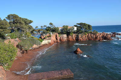 Agay crique routes touristiques du var guide du tourisme de la provence alpes cote d azur