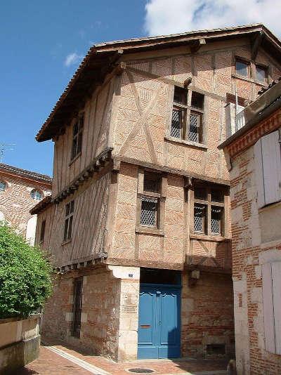 Agen maisons a colombages routes touristiques du lot et garonne guide du tourisme d aquitaine