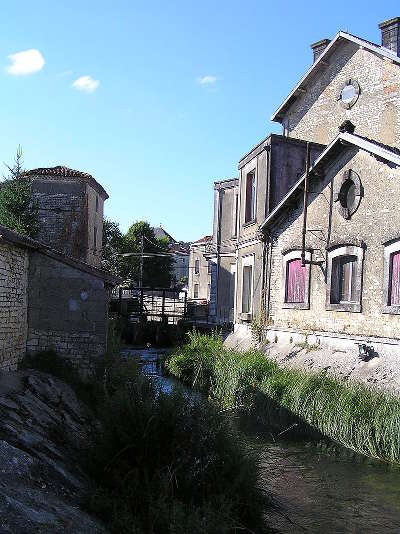 Aigre circuit cognac et la vigne route du vignoble de cognac