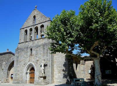 Ailhon village de caractere vue sur le clocher de l eglise routes touristiques de l ardeche guide du tourisme rhone alpes