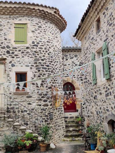 Alba la romaine village de caractere ruelle routes touristiques de l ardeche guide du tourisme rhone alpes