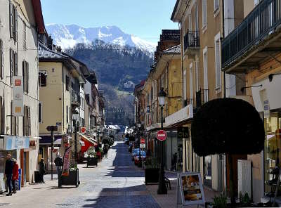 Albertville ville d art et d historie rue gambetta routes touristiques de savoie guide touristique de rhone alpes