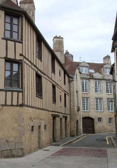 Alencon angle grande rue rue des granges au c ur du centre ancien d alencon routes touristiques du calvados guide touristique de normandie