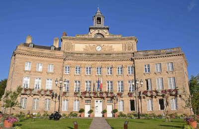 Alencon hotel de ville routes touristiques du calvados guide touristique de normandie