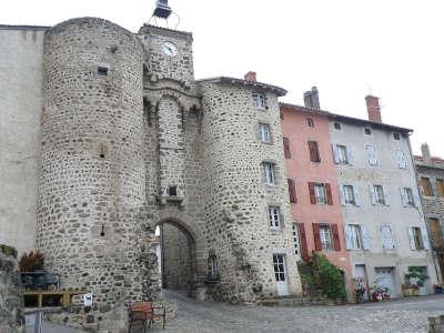 Allegre porte de monsieur routes touristiques de la haute loire guide touristique de l auvergne