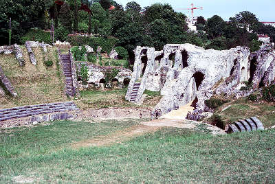 Amphitheatre de saintes route des tresors de saintonge guide du tourisme de la charente maritime