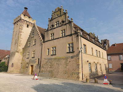 Ancien hotel de ville et tour des sorcieres route des vins d alsace guide du tourisme de l alsace