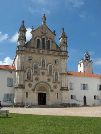 Anglet chapelle de notre dame du refuge route touristique des pyrenees atlantiques guide touristique de l aquitaine