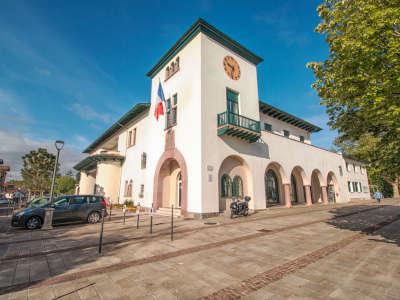 Anglet villa mairie route touristique des pyrenees atlantiques guide touristique de l aquitaine