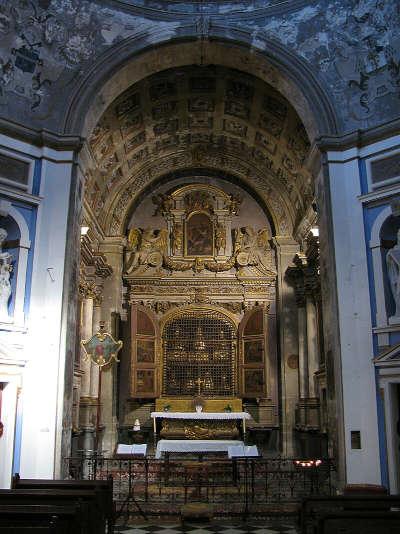 Apt chapelle royale de la cathedrale financee par anne d autriche routes touristiques du vaucluse guide touristique de provence alpes cote d azur