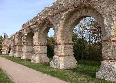 Aqueduc gallo romain du gier dit aussi du mont pilat route touristique du rhone guide du tourisme de rhone alpes