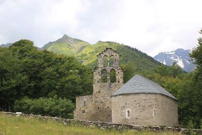 Aragnouet la chapelle des templiers routes touristique des hautes pyrenees guide du tourisme midi pyreneess