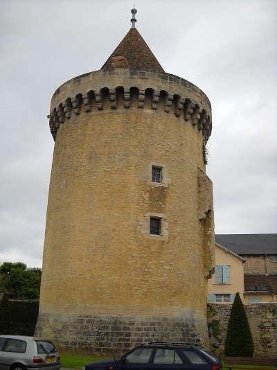 Argentan la tour marguerite routes touristiques de l orne guide touristique de normandie