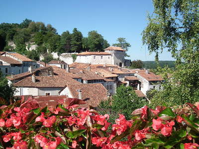 Aubeterre sur dronne plus beau village routes touristiques de charente guide du tourisme du poitou charente