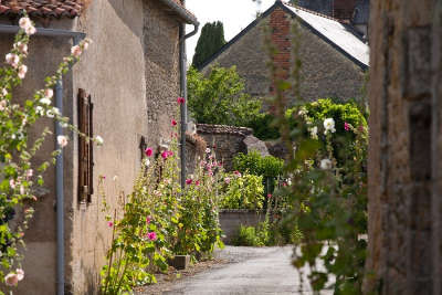 Aubigne sur layon petite cite de caractere ruelle routes touristiques de maine et loire guide du tourisme du pays de la loire