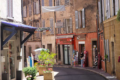 Aups rue vieilleville route de la truffes guide du tourisme var provence alpes cote d azur