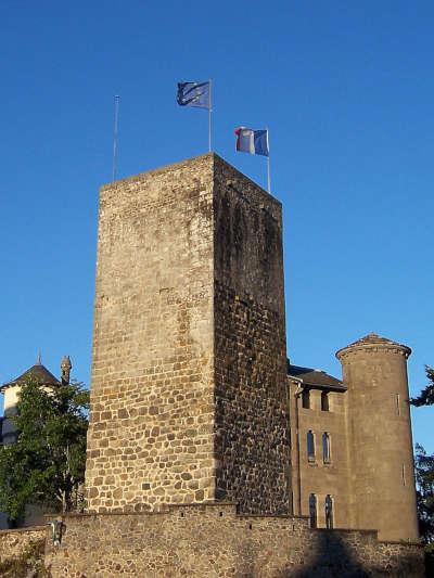 Aurillac chateau saint etienne routes touristiques du cantal guide touristique de l auvergne