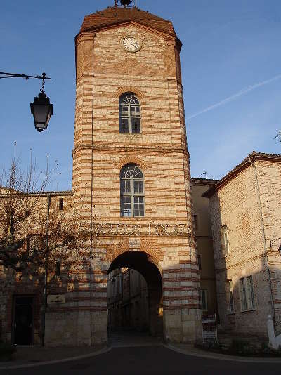 Auvillar plus beau village la tour de l horloge routes touristiques du tarn et garonne guide du tourisme midi pyrenees