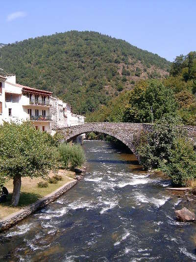 Axat route des cols des pyrenees guide touristique de l aude