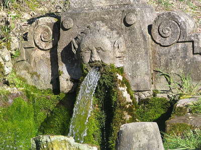 Ayen fontaine de l homme qui crache routes touristique de la correze guide touristique du limousin