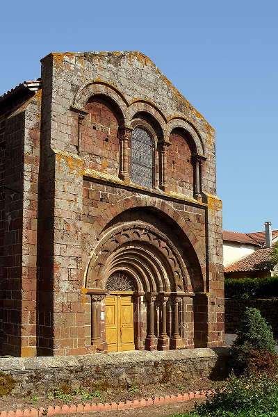 Bains l eglise sainte foy route a travers la haute loire routes touristiques de haute loire guide touristique auvergne